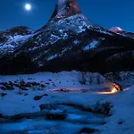 مكان تخييم Ballangen